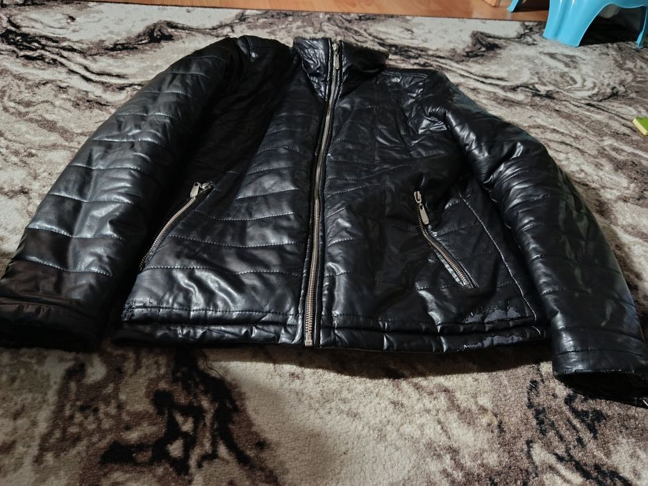 Віддам куртку  та пальто