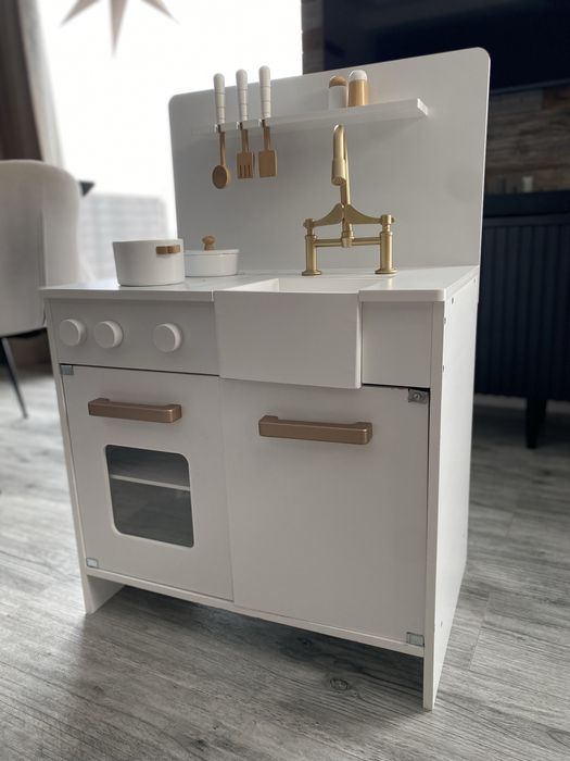 Drewniana kuchnia dla dzieci