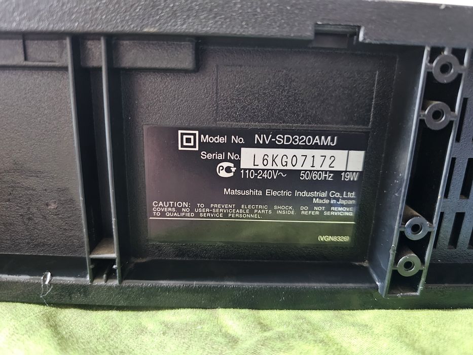 Видеомагнитофон Panasonic NV-SD320