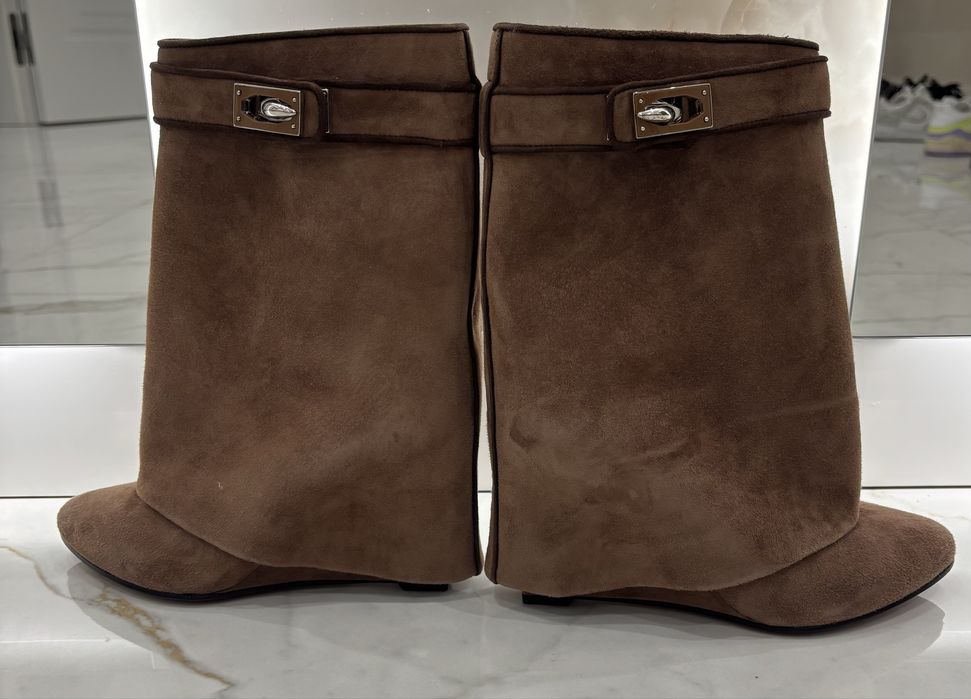 Замшеві ботильйони Givenchy Shark Lock Wedge Boots (37 р), оригінал
