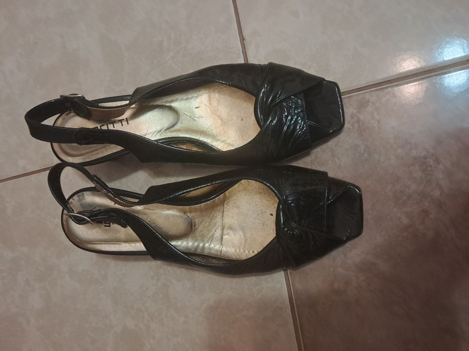 Жіночі шкіряні босоніжки