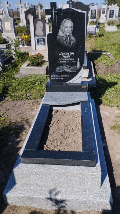 Пам'ятники з мрамурної крихти від виробника LMR