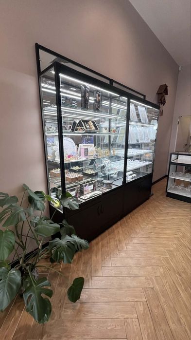 Gabloty szklane regały