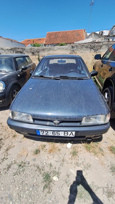 Nissan Sunny com motor avariado