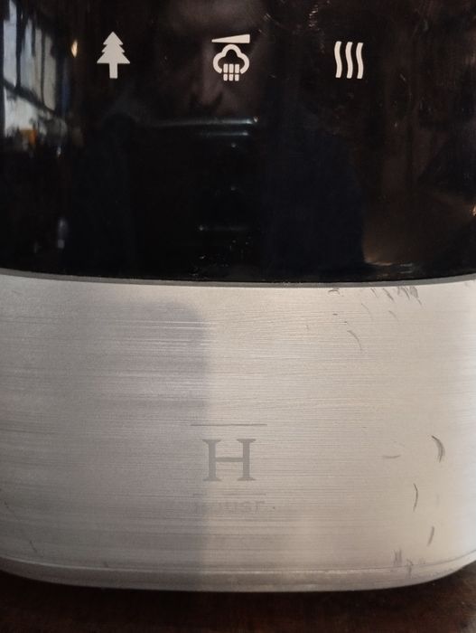 Зволожувач повітря. Під ремонт, включається але не іде пар.