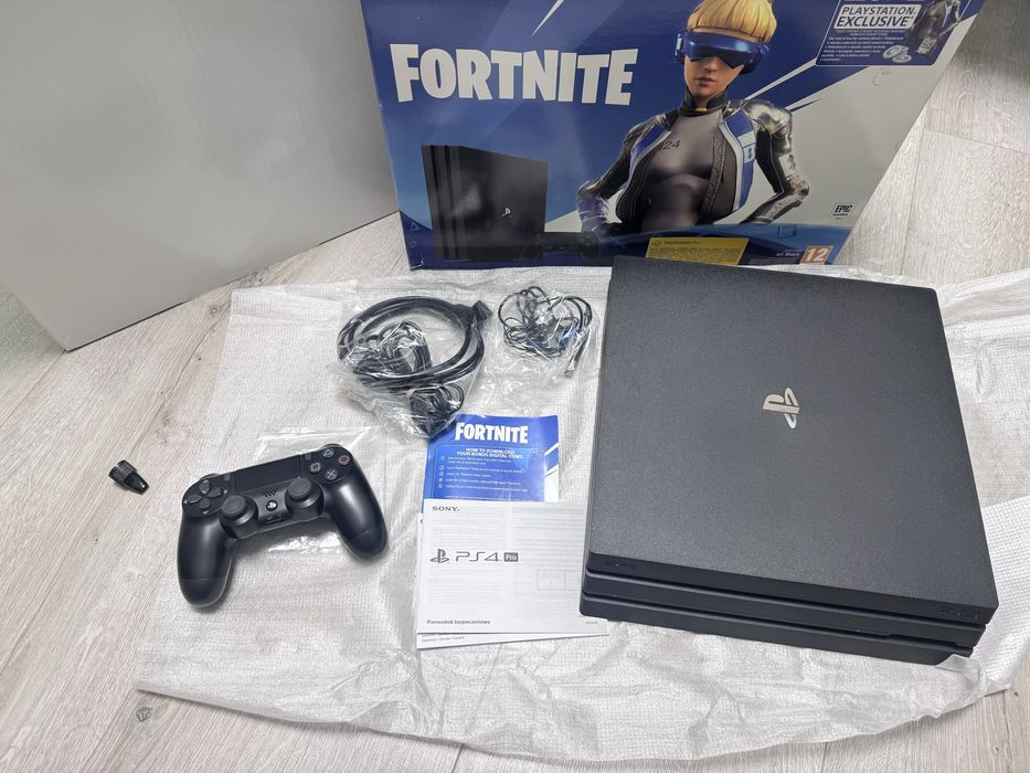 PlayStation 4 Pro 1TB Fortnite Edition – Kompletny zestaw w pudełku
