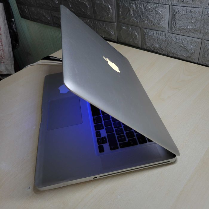 Apple MacBook Pro 15.4  A1286 ноутбук макбук