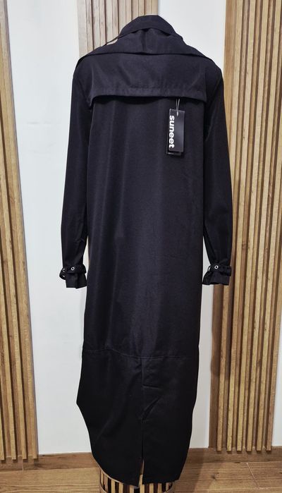 Płaszcz z szerokim dołem