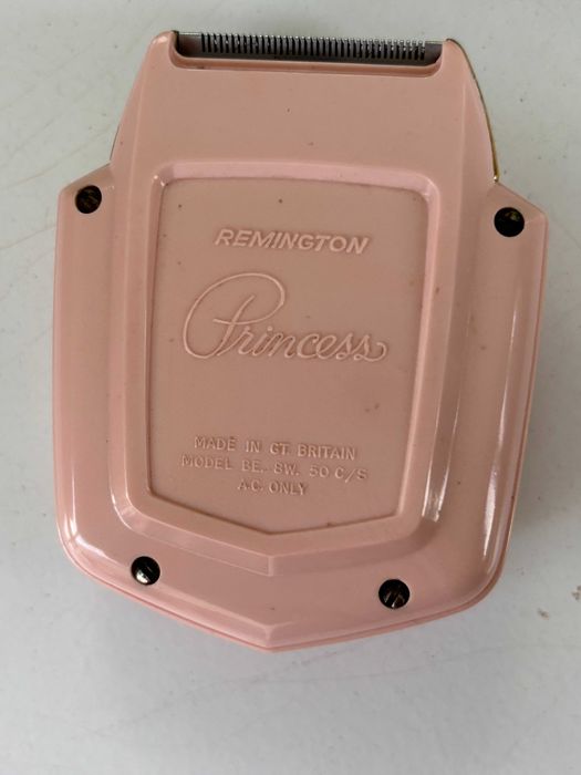 Máquina de barbear vintage Remington Princess (anos 50/60) com caixa
