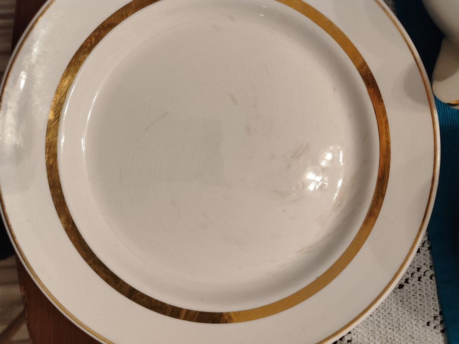 Zestaw obiadowy ze złotym paskiem