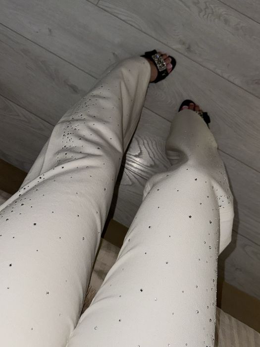 32, 34, 36, 38, 40, 42 джинси bershka straight зі стразами, білі джинси, прямі джинси, трендові джинси, блискучі джинси, джинси бершка, стильні джинси