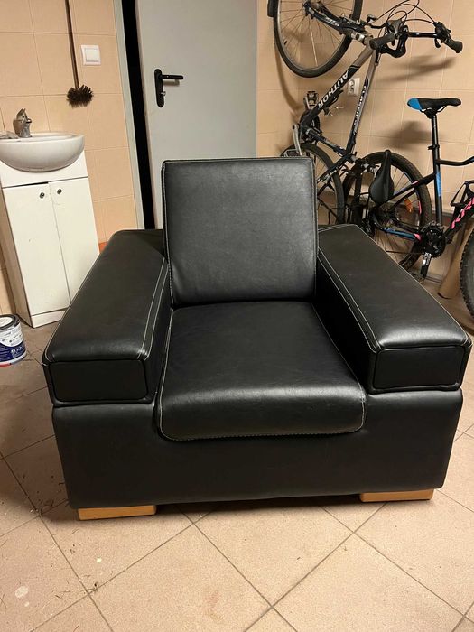 Fotel skórzany czarny reprezentacyjny solidny