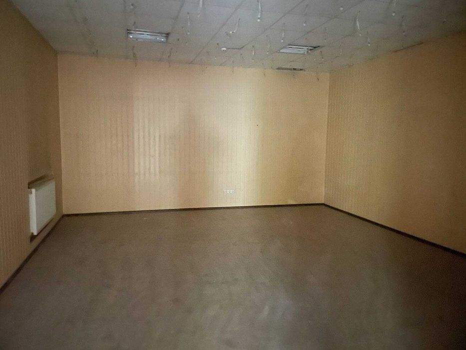 Продається приміщення магазину разом з 3-к квартирою, район Сєдова.