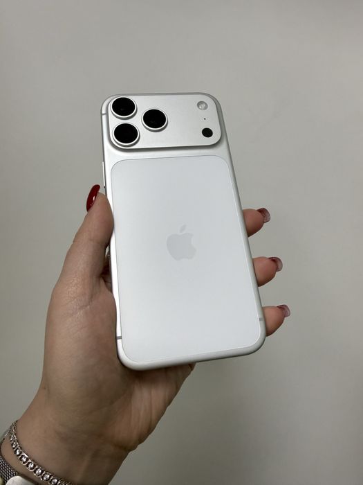 Iphone 17 pro max silver