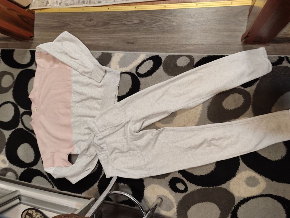 Спортивний костюм на дівчинку сірого кольору