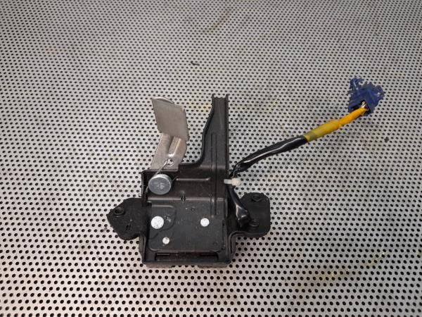 Fechadura / fecho da mala TOYOTA Yaris (_P9_)