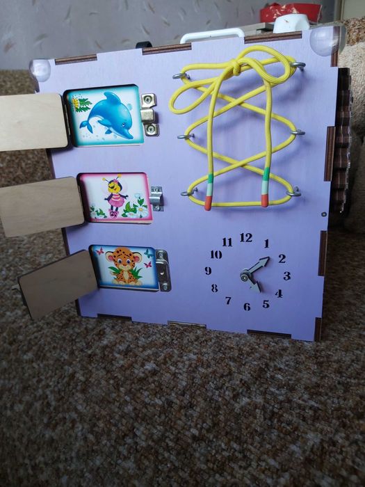 Продам Бізікуб для розвитку дрібної моторики