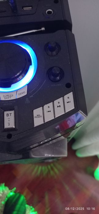 Coluna bluetooth impecável.