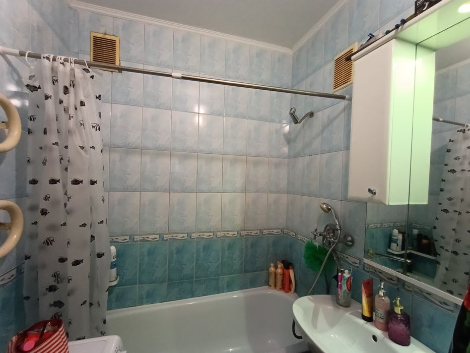 Квартира прос.Миру, 3-кімнатна, світло не вимикають