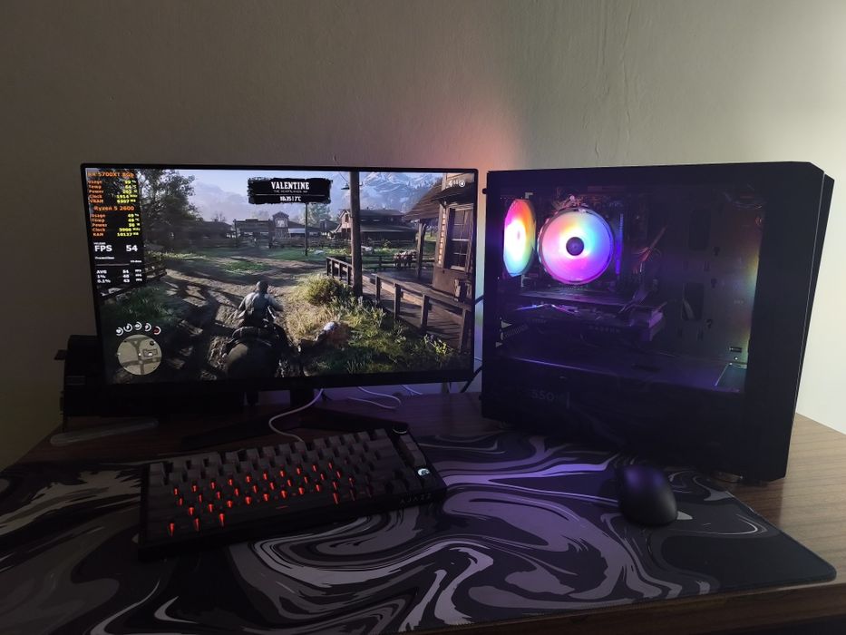 Torre gamer Ryzen 5 2600 RX 5700 com monitor LG