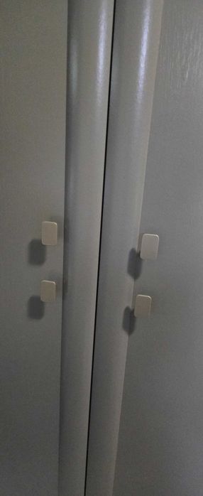 Duża szafa dwudrzwiowa