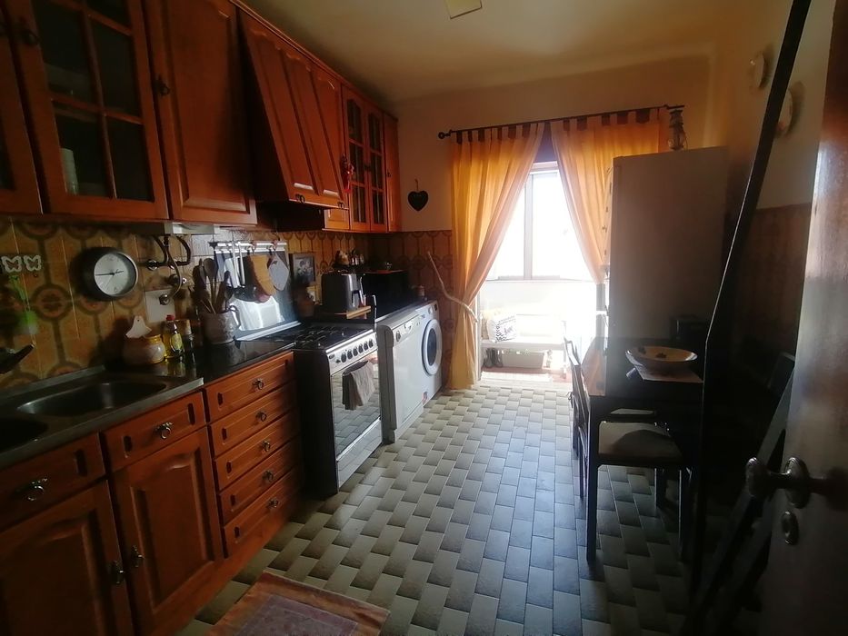 Alugo quarto professores ou outros profissionais deslocadas