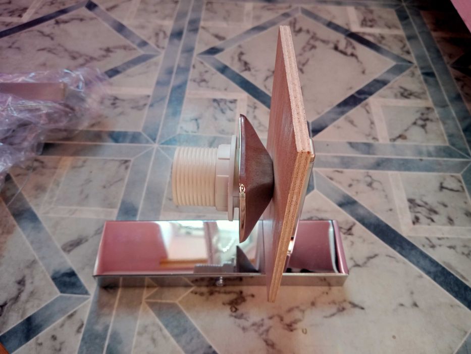 Trzy żyrandole i jeden kinkiet, komplet 4 sztuki