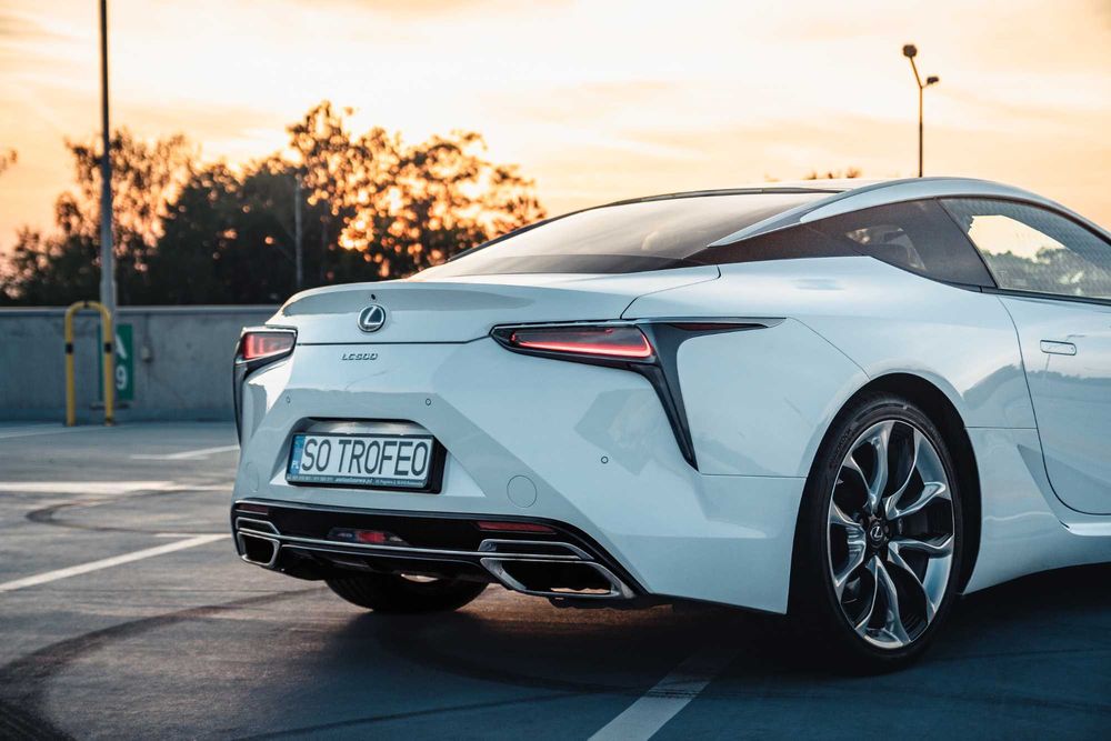 Wynajem Lexus LC500 Prestige - wypożyczalnia samochodów