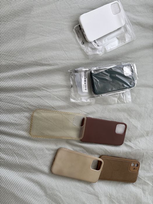 Capas novas iphone 12 - 1 branca e 1 verde - oferta 4 usadas