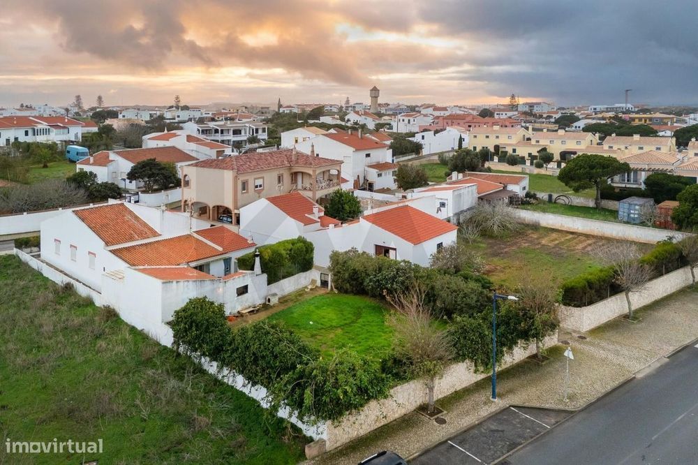 Moradias T3 + T1 e Garagem em Sagres