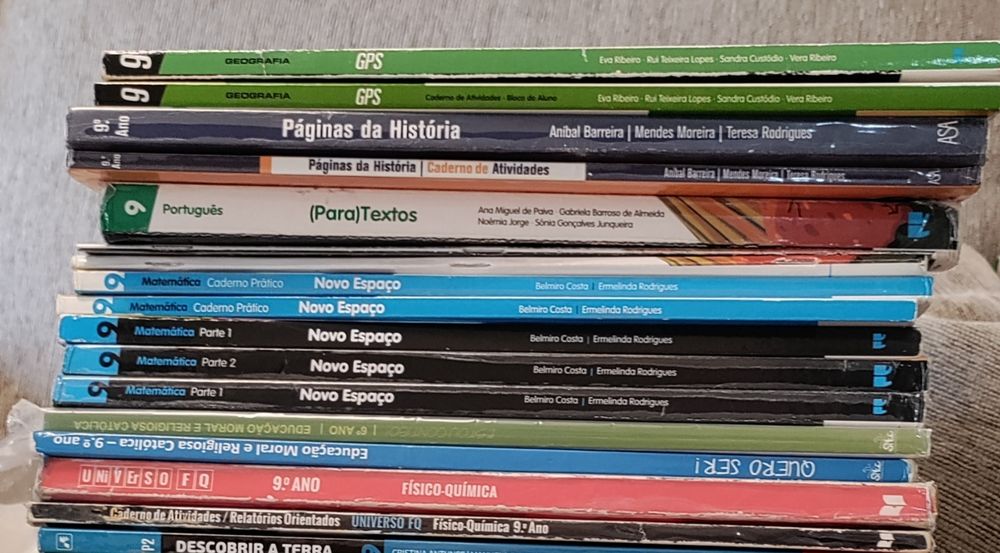 Livros escolares manuais e cadernos de atividades 9 ano