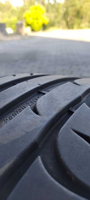 Pneu 245/40 ZR18
