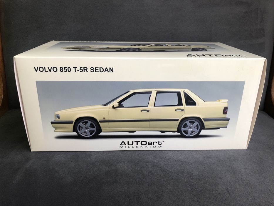 ミニカー AUTOart VOLVO 850 T-5R SEDAN 1:18 1/18 Volvo 850 T5R Sedan 1995 - die cast - gotowy model