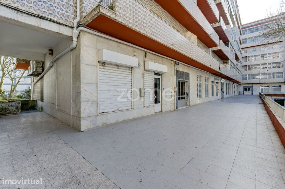 Loja com 234 m² | Dois pisos | Entrada independente | Monte Abraão