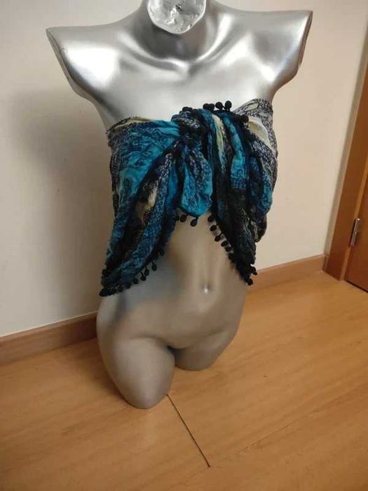 echarpe ou lenço com padrão abstrato ou de inspiração tribal
