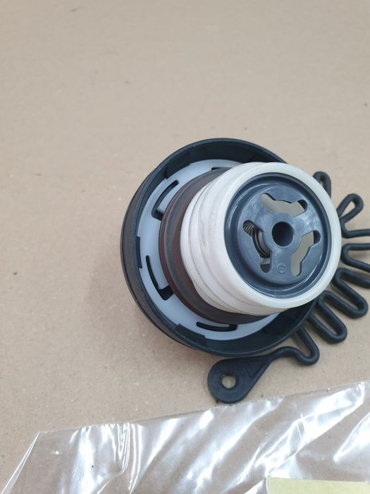 korek wlewu paliwa volvo V70II XC70II S60 S80  DIESEL NR 3