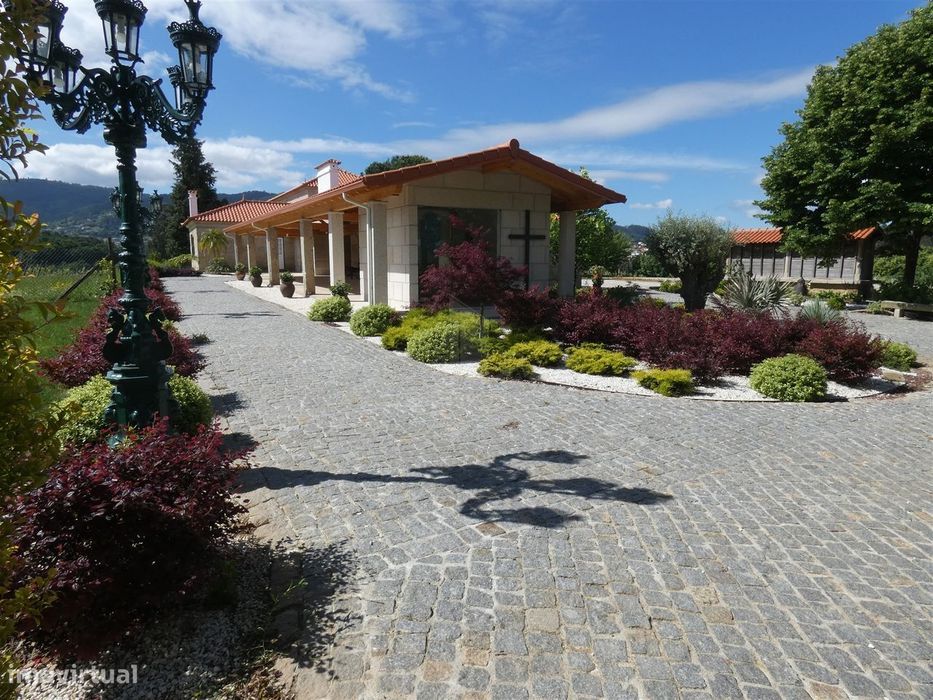 Um Paraíso no Alto Minho com 9 Hectares de Natureza e Produção de Vinh