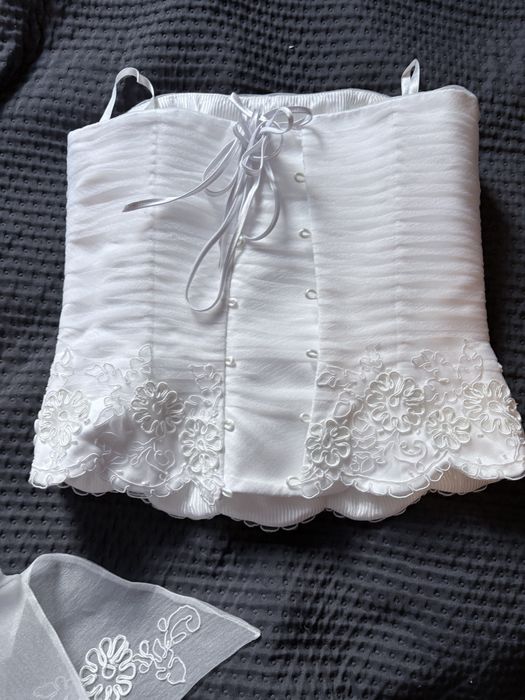 Suknia ślubna w kolorze bialym