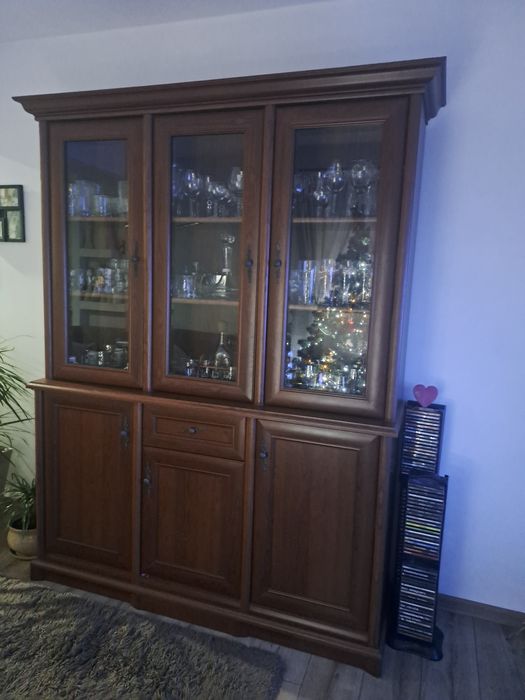 Komoda Black Red white Kent