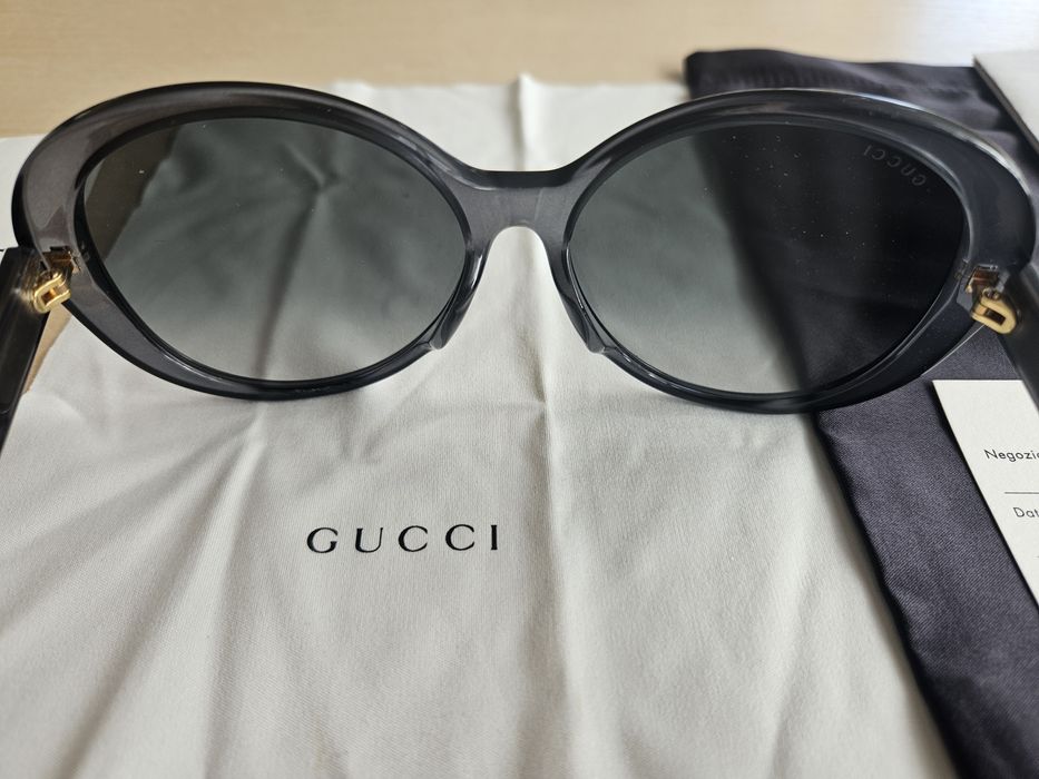 Szare okulary przeciwsłoneczne Gucci