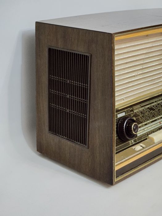 Rádio antigo reparado SABA