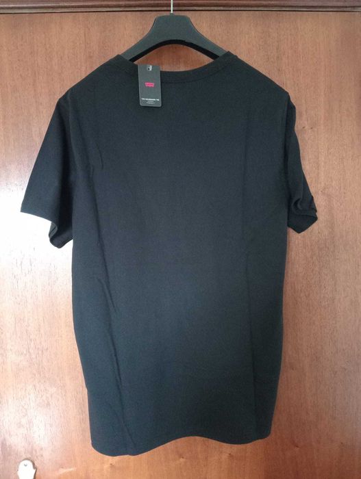 T-shirt Levis nova tamanho L
