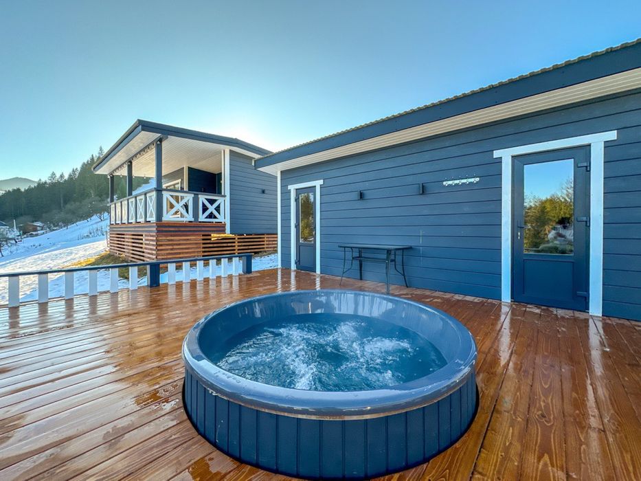 Здаються два новенькі будинки з усіма умовами, з чудовим краєвидом.