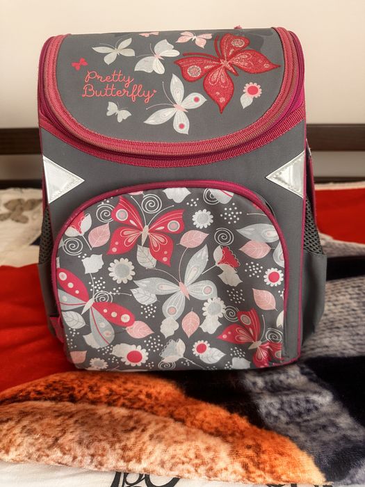 Рюкзак для дівчинки.