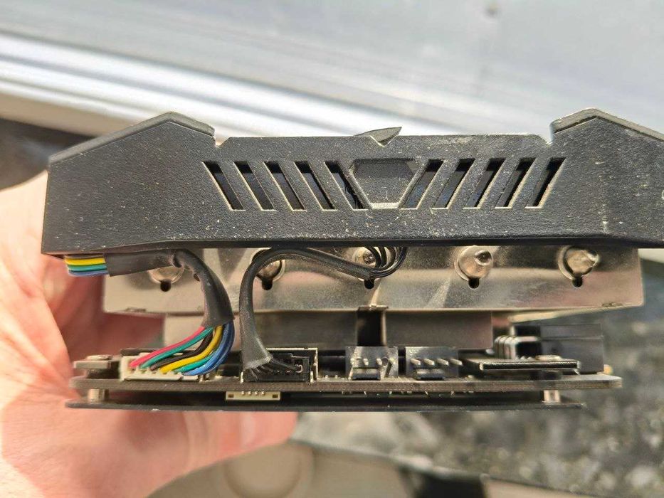 ROG Strix RX580 неробоча на запчастини
