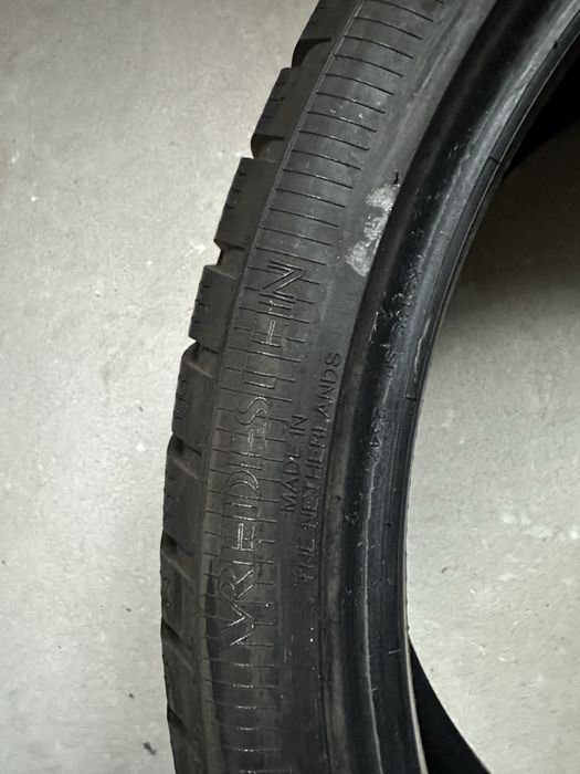 245 35 21 Vredestein