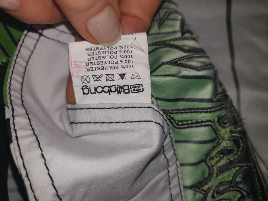 Krotkie podenki firmy Billabong