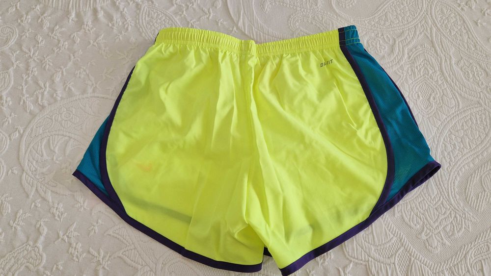 Calções Nike, amarelos, Dri-Fit, tamanho L