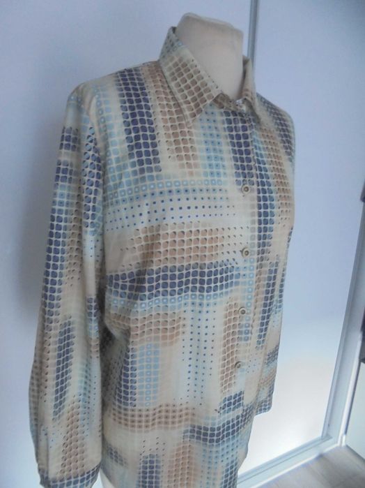 elegancka bluzka w roz50/52/ koszulowa