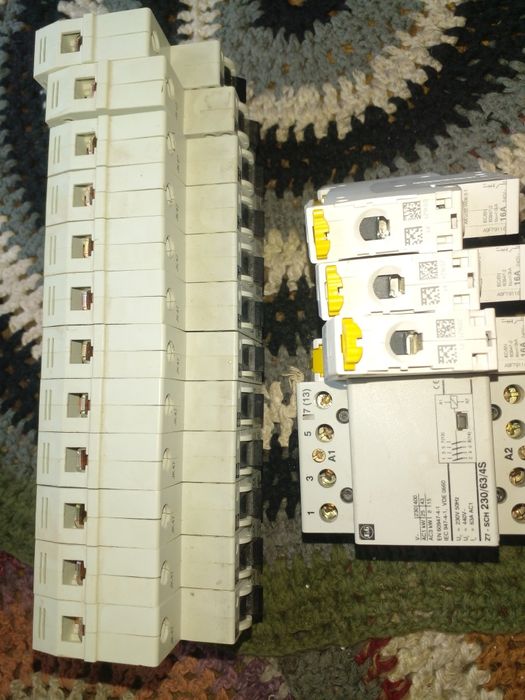 автоматический выключатель.блочок до выклююючателей.17шт.+1..